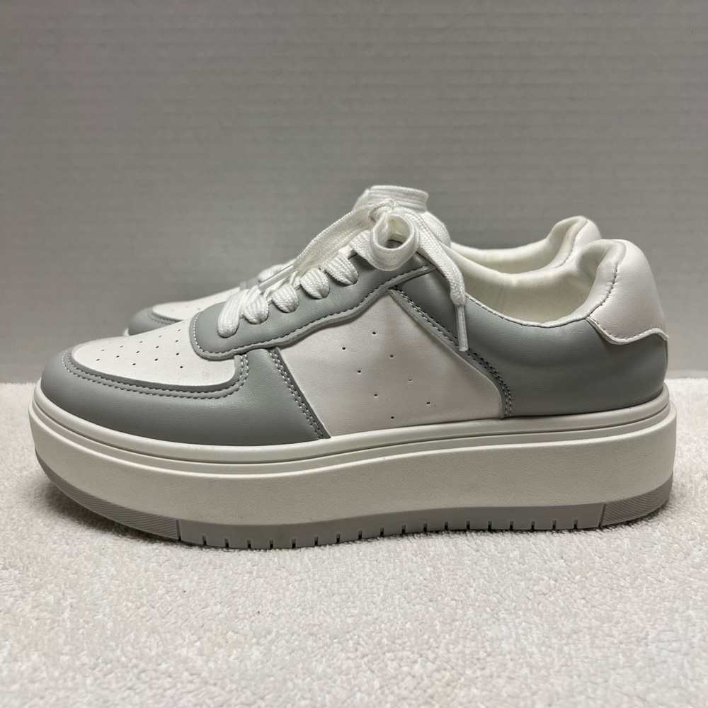 Madden Girl Women’s Low Top Sneakers (Women’s Size 8.5)